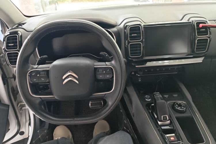 Used Citroen C5 AIRCROSS 2017 380THP Luxury Model Center Console