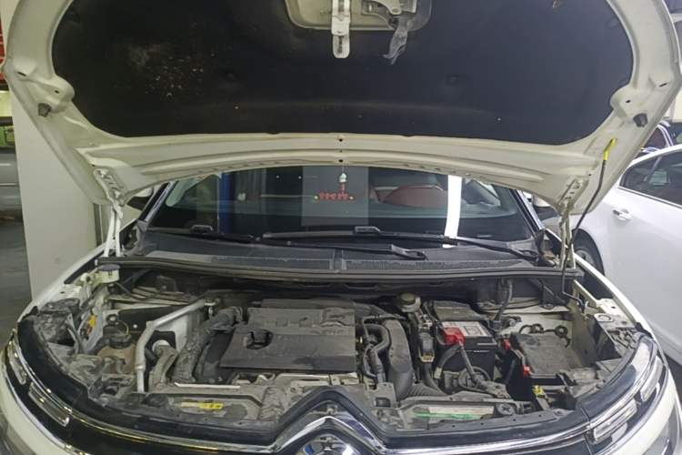 Used Citroen C5 AIRCROSS 2017 380THP Luxury Model Engine Bay