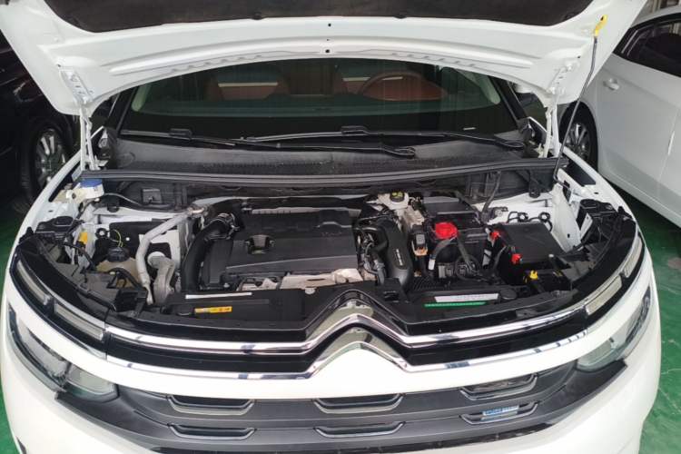 Used Citroen C5 AIRCROSS 2017 380THP Luxury Model Engine Bay