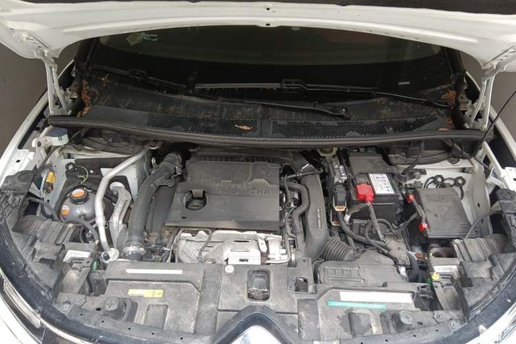Used Citroen C5 AIRCROSS 2017 380THP Luxury Model Engine Bay