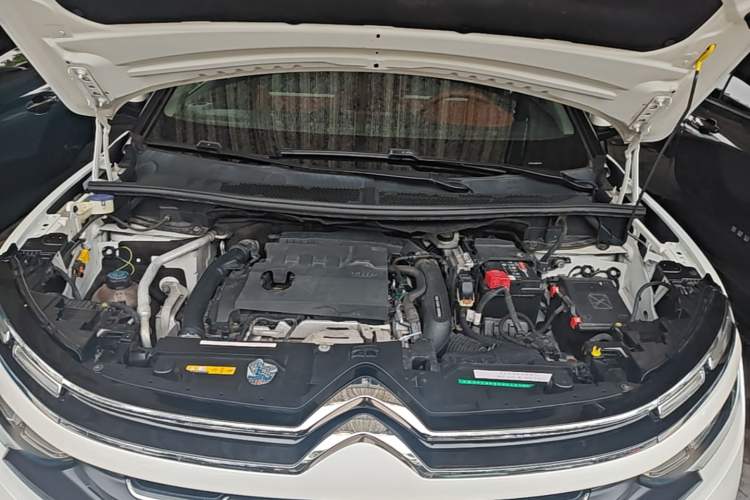 Used Citroen C5 AIRCROSS 2017 380THP Luxury Model Engine Bay