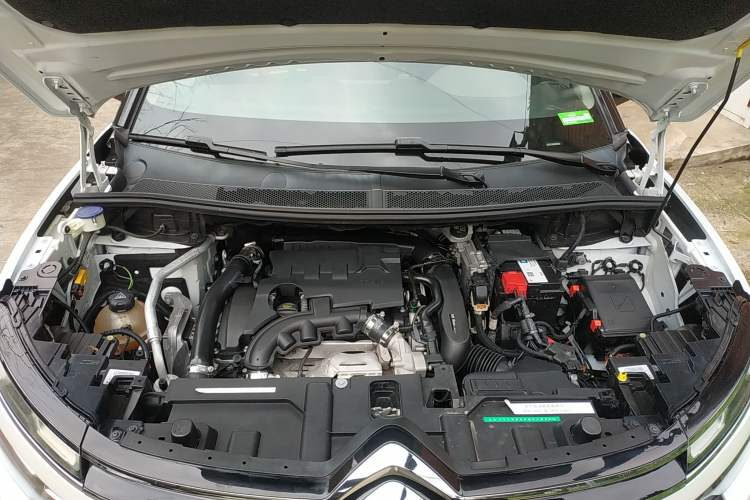 Used Citroen C5 AIRCROSS 2017 350THP Fashion Edition Engine Bay
