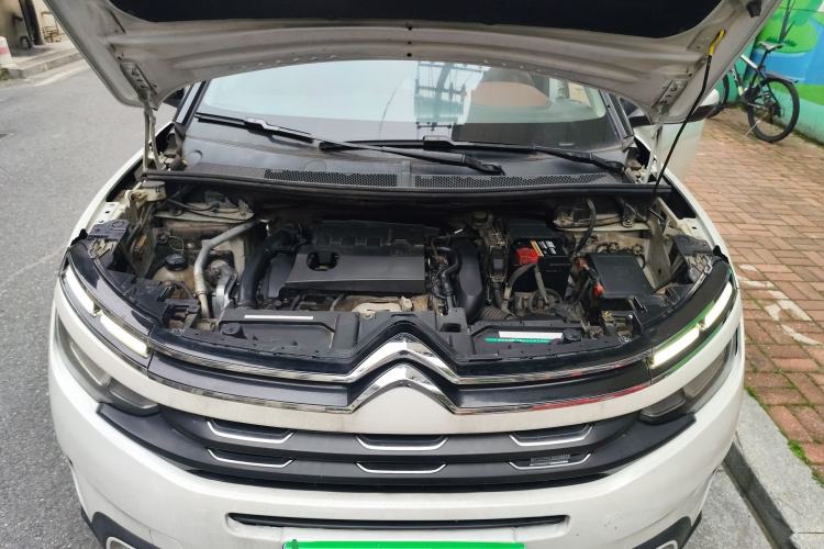 Used Citroen C5 AIRCROSS 2017 380THP Luxury Model Engine Bay
