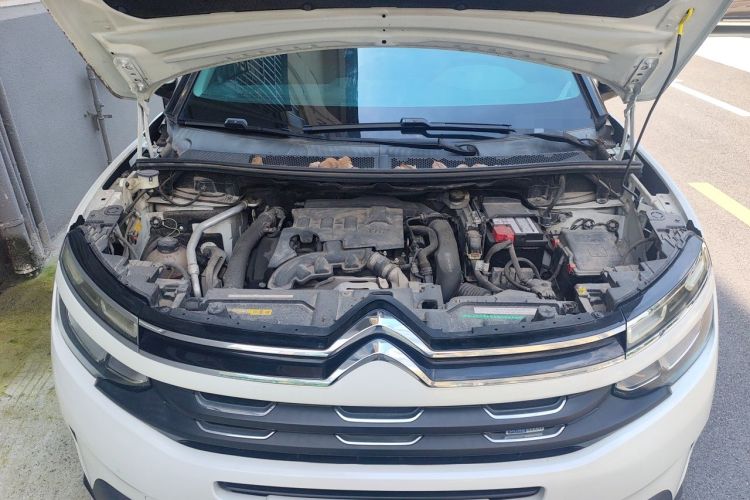 Used Citroen C5 AIRCROSS 2017 350THP Fashion Edition Engine Bay