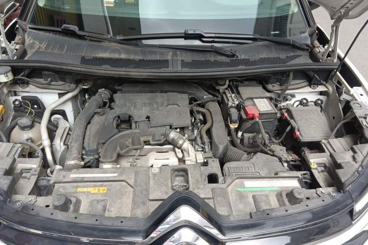 Used Citroen C5 AIRCROSS 2017 350THP Fashion Edition Engine Bay