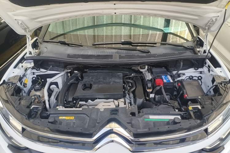 Used Citroen C5 AIRCROSS 2017 380THP Fashion Edition Engine Bay