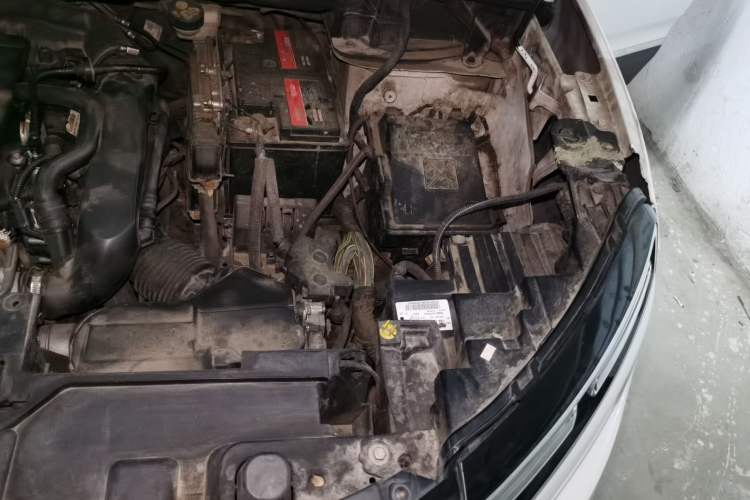 Used Citroen C5 AIRCROSS 2017 380THP Luxury Model Engine Bay Left