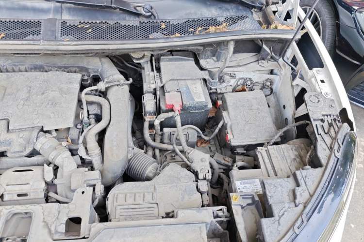 Used Citroen C5 AIRCROSS 2017 350THP Fashion Edition Engine Bay Left