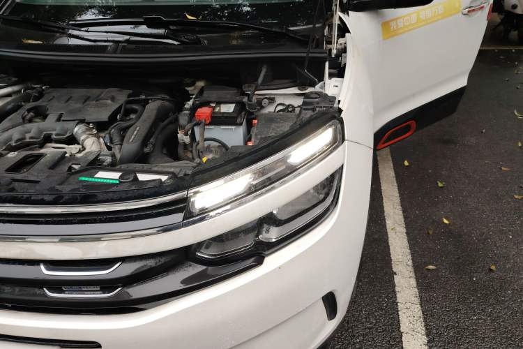 Used Citroen C5 AIRCROSS 2017 350THP Fashion Edition Engine Bay Left