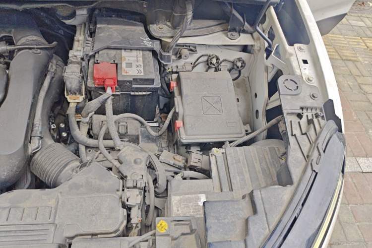 Used Citroen C5 AIRCROSS 2017 350THP Fashion Edition Engine Bay Left