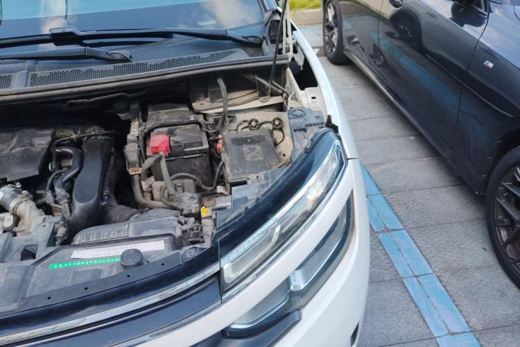 Used Citroen C5 AIRCROSS 2017 350THP Fashion Edition Engine Bay Left