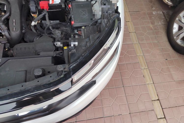 Used Citroen C5 AIRCROSS 2017 350THP Fashion Edition Engine Bay Left