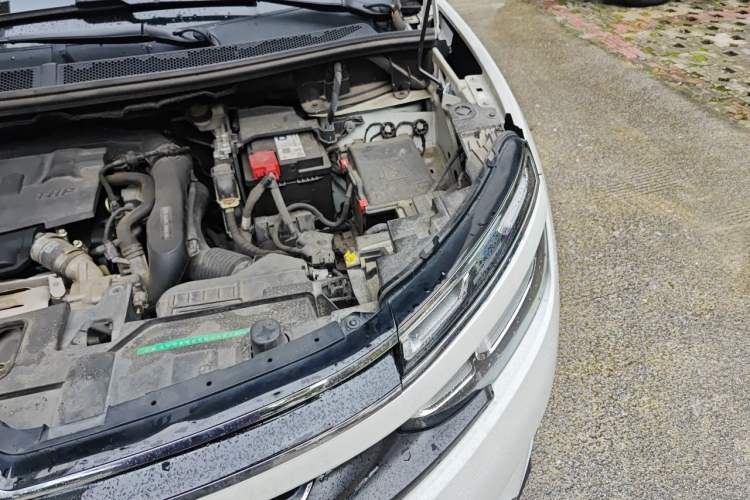 Used Citroen C5 AIRCROSS 2017 350THP Fashion Edition Engine Bay Left
