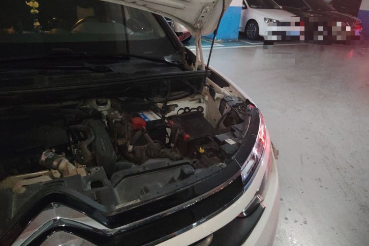 Used Citroen C5 AIRCROSS 2017 350THP Fashion Edition Engine Bay Left