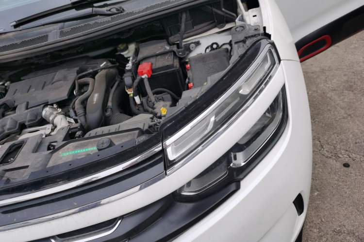 Used Citroen C5 AIRCROSS 2017 350THP Fashion Edition Engine Bay Left