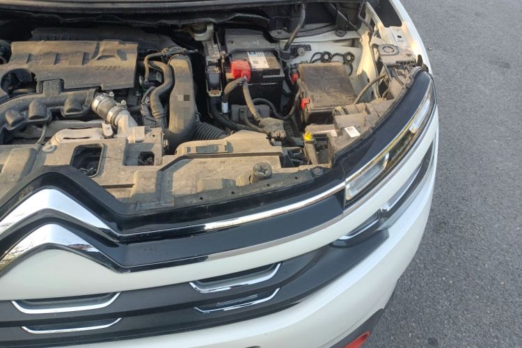 Used Citroen C5 AIRCROSS 2017 350THP Fashion Edition Engine Bay Left