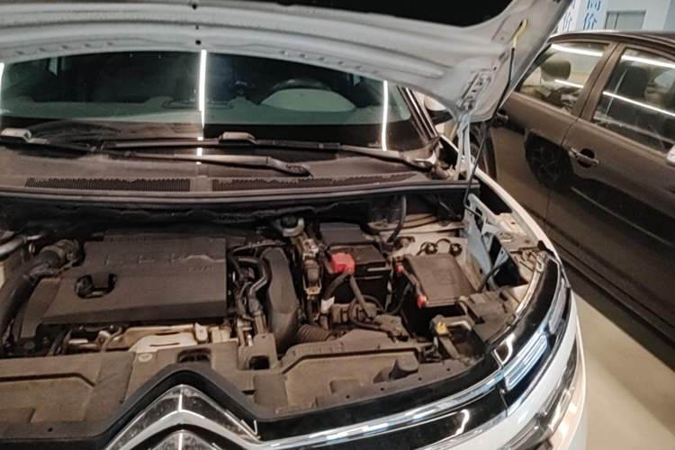 Used Citroen C5 AIRCROSS 2017 380THP Luxury Model Engine Bay Left