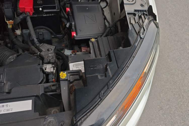 Used Citroen C5 AIRCROSS 2017 350THP Fashion Edition Engine Bay Left