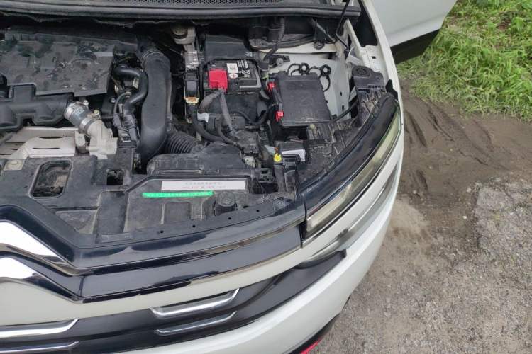 Used Citroen C5 AIRCROSS 2017 350THP Fashion Edition Engine Bay Left