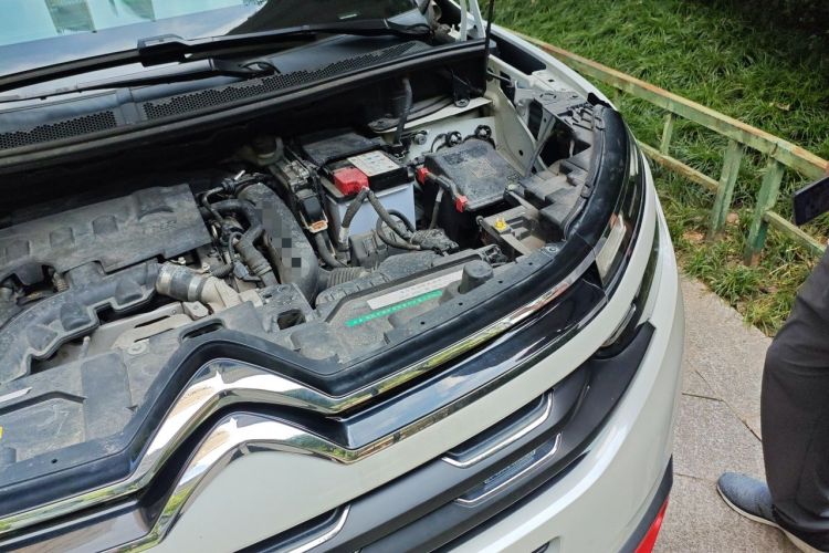 Used Citroen C5 AIRCROSS 2017 350THP Fashion Edition Engine Bay Left