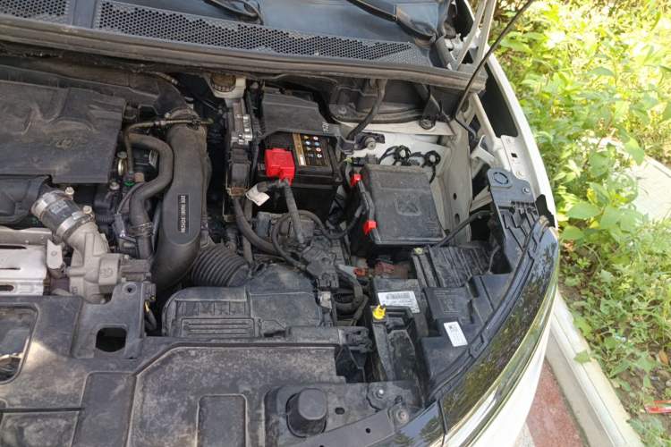 Used Citroen C5 AIRCROSS 2017 350THP Fashion Edition Engine Bay Left