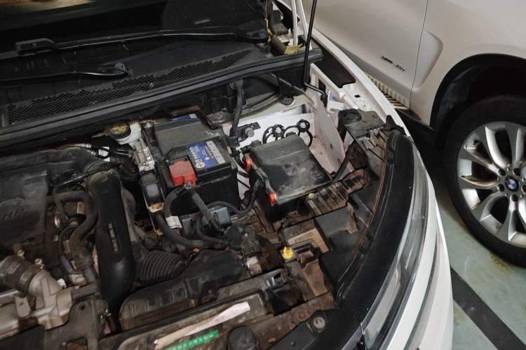 Used Citroen C5 AIRCROSS 2017 350THP Fashion Edition Engine Bay Left