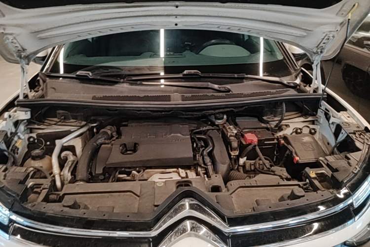 Used Citroen C5 AIRCROSS 2017 380THP Luxury Model Engine Bay