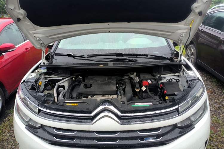Used Citroen C5 AIRCROSS 2017 380THP Fashion Edition Engine Bay