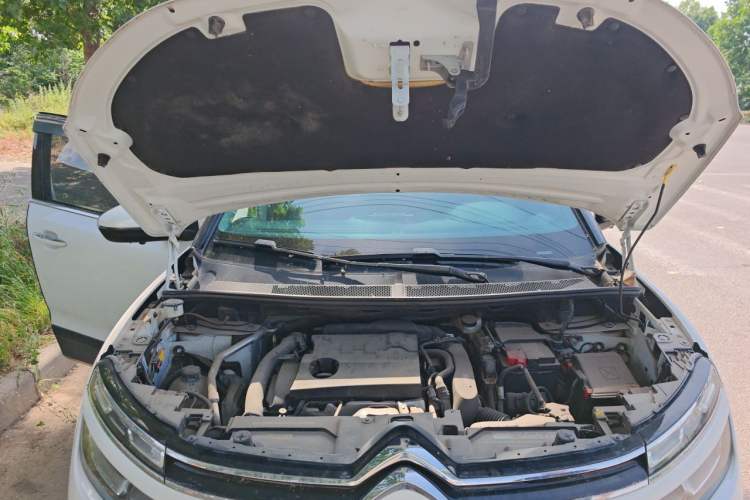 Used Citroen C5 AIRCROSS 2017 380THP Luxury Model Engine Bay