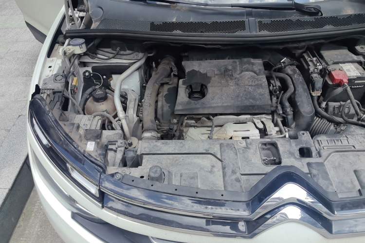 Used Citroen C5 AIRCROSS 2017 380THP Fashion Edition Engine Bay Right
