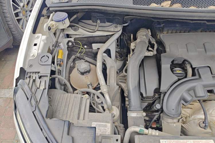 Used Citroen C5 AIRCROSS 2017 350THP Fashion Edition Engine Bay Right