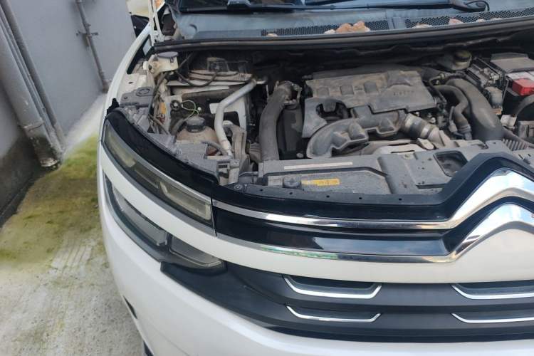 Used Citroen C5 AIRCROSS 2017 350THP Fashion Edition Engine Bay Right