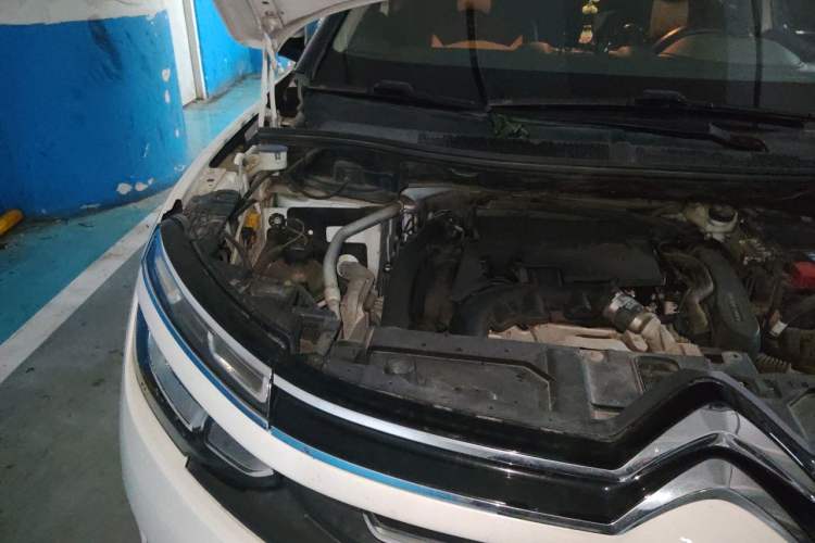 Used Citroen C5 AIRCROSS 2017 350THP Fashion Edition Engine Bay Right