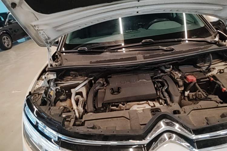 Used Citroen C5 AIRCROSS 2017 380THP Luxury Model Engine Bay Right