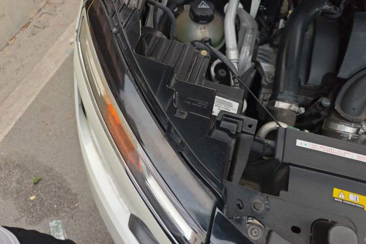 Used Citroen C5 AIRCROSS 2017 350THP Fashion Edition Engine Bay Right