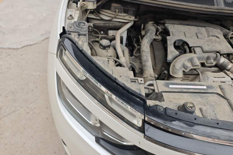 Used Citroen C5 AIRCROSS 2017 350THP Fashion Edition Engine Bay Right