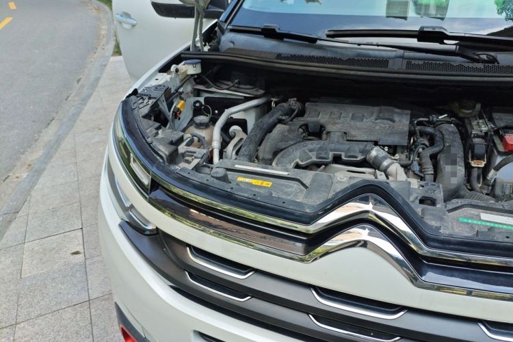 Used Citroen C5 AIRCROSS 2017 350THP Fashion Edition Engine Bay Right