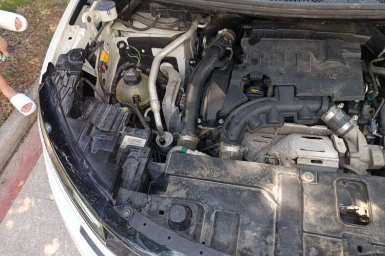 Used Citroen C5 AIRCROSS 2017 350THP Fashion Edition Engine Bay Right