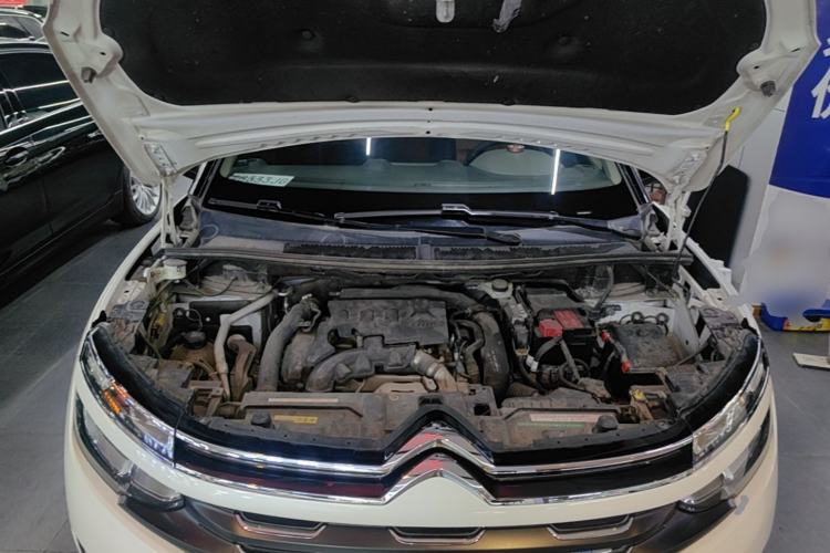 Used Citroen C5 AIRCROSS 2017 350THP Fashion Edition Engine Bay