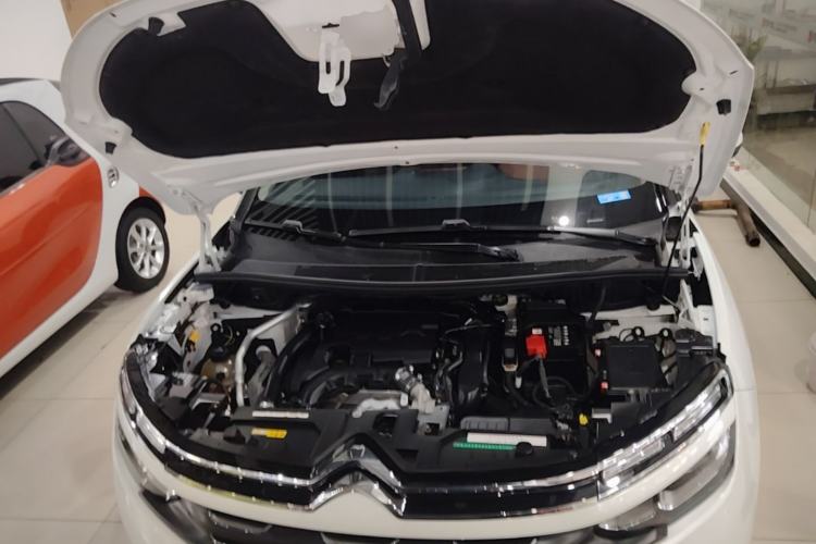 Used Citroen C5 AIRCROSS 2017 350THP Luxury Model Engine Bay