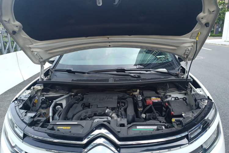 Used Citroen C5 AIRCROSS 2017 350THP Fashion Edition Engine Bay
