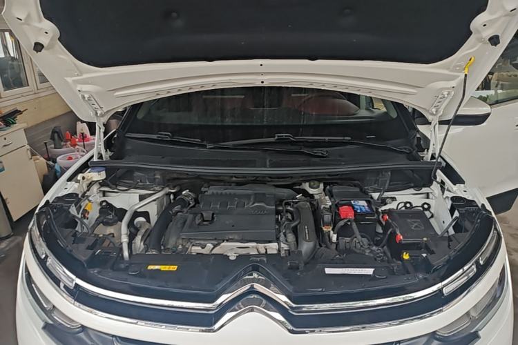 Used Citroen C5 AIRCROSS 2017 380THP Luxury Model Engine Bay