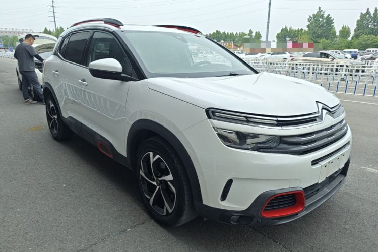 Used Citroen C5 AIRCROSS 2017 350THP Luxury Model Front Right 45 Deg