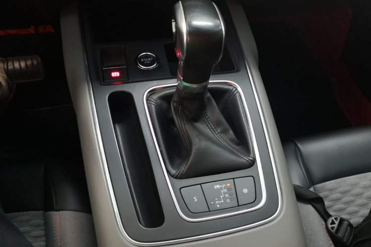 Used Citroen C5 AIRCROSS 2017 350THP Fashion Edition Gear Lever