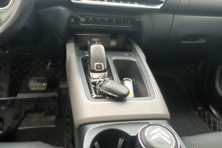 Used Citroen C5 AIRCROSS 2017 380THP Fashion Edition Gear Lever