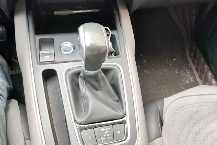 Used Citroen C5 AIRCROSS 2017 350THP Fashion Edition Gear Lever