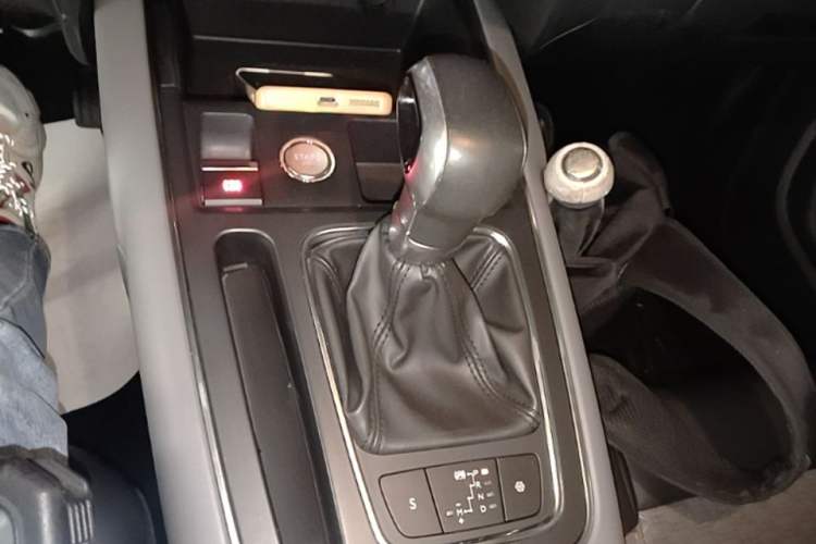 Used Citroen C5 AIRCROSS 2017 350THP Fashion Edition Gear Lever