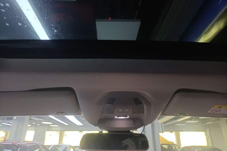 Used Citroen C5 AIRCROSS 2017 380THP Luxury Model Headliner