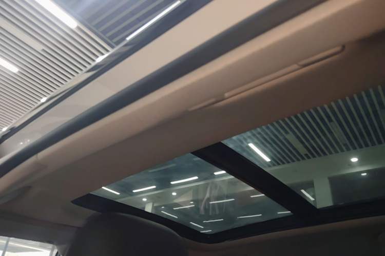 Used Citroen C5 AIRCROSS 2017 350THP Luxury Model Headliner