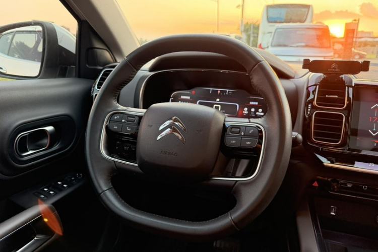 Used Citroen C5 AIRCROSS 2017 350THP Fashion Edition Interior 2